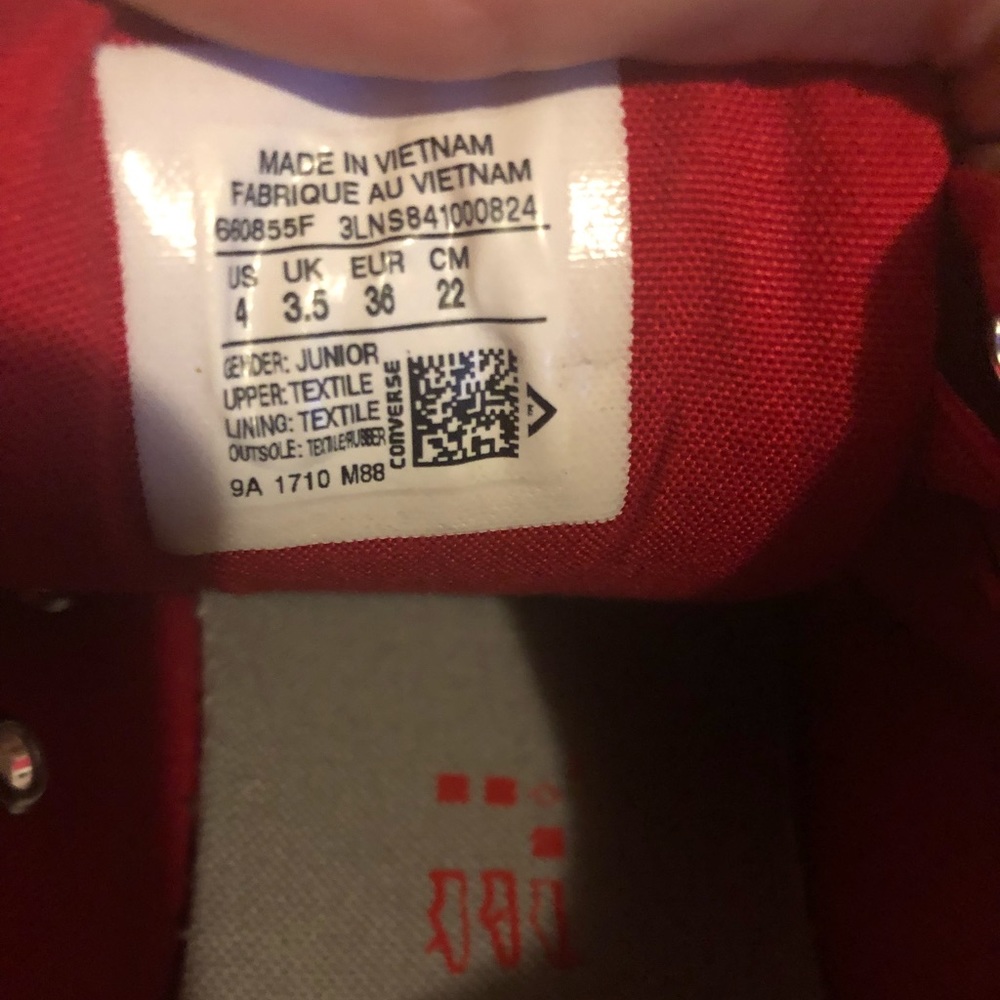 Converse sneakers NWOT - Picture 4 of 4